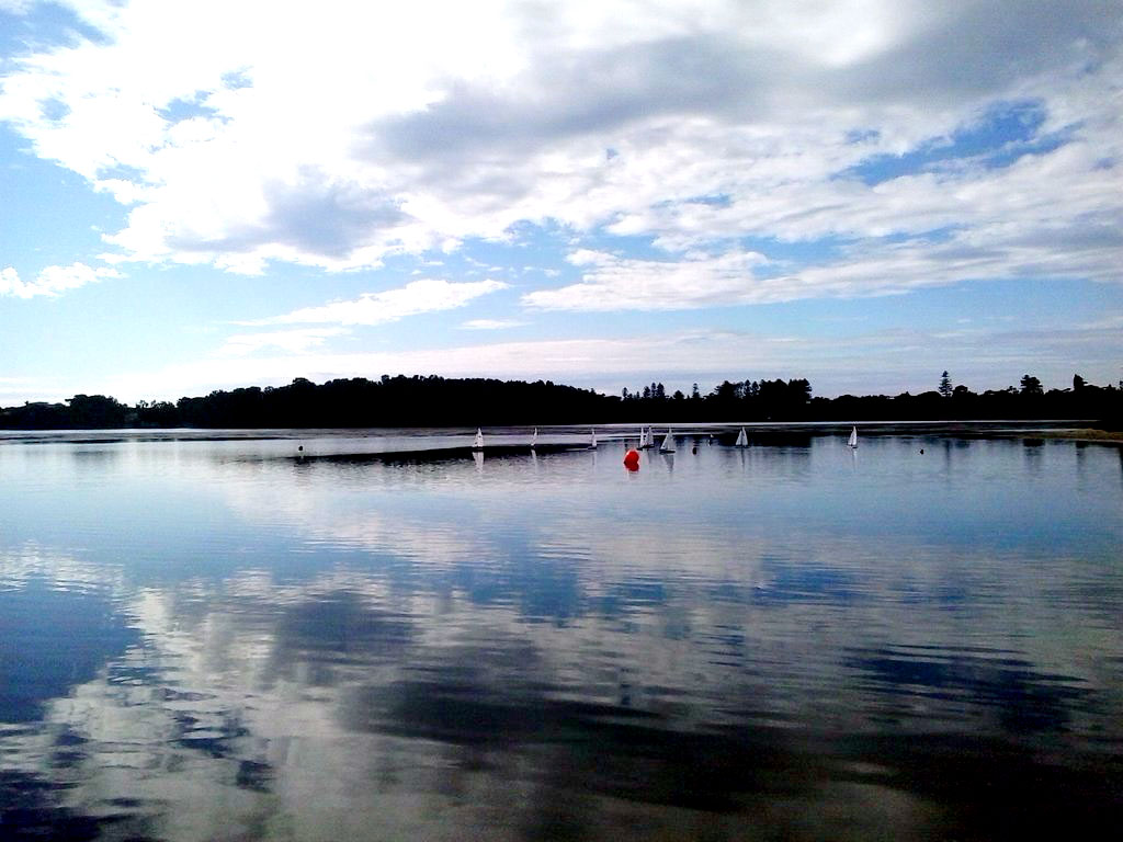 Paddle around the north end of Narrabeen Lake